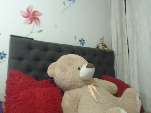 Live sex webcam photo for sofia_swee #272521127