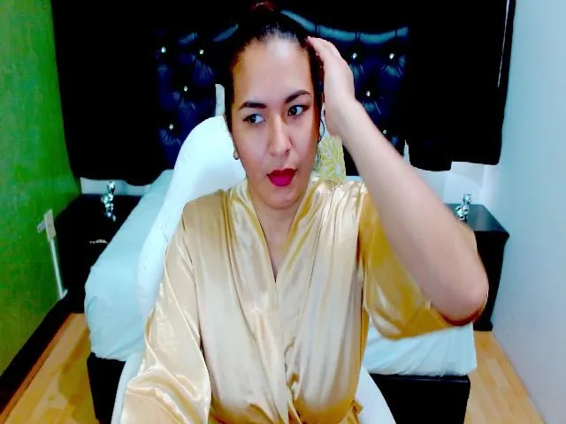 Live sex webcam photo for sophie_21_ #272811674