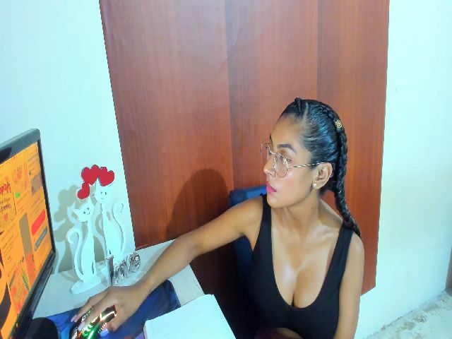 Live sex webcam photo for sophiiaaxx #272104538