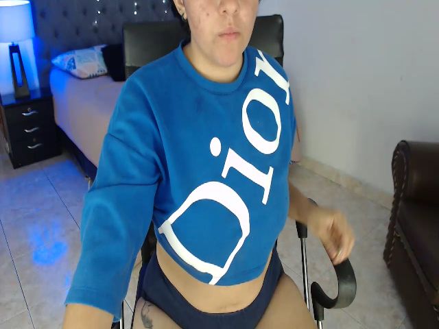 Live sex webcam photo for sophiie_fox #273096711