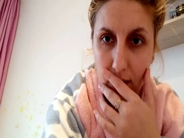 Live sex webcam photo for squirtvicky #271814937