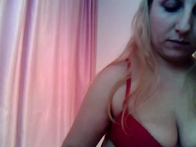 Live sex webcam photo for squirtvicky #271945344
