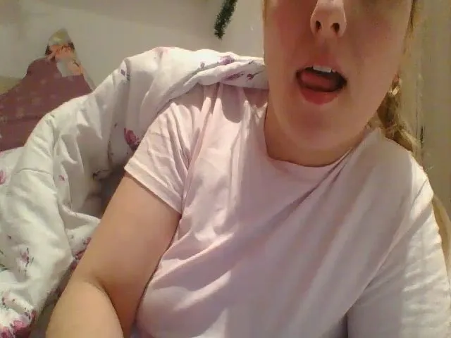 Live sex webcam photo for squirtvicky #272935084