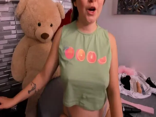 Live sex webcam photo for summerr_23 #271971957