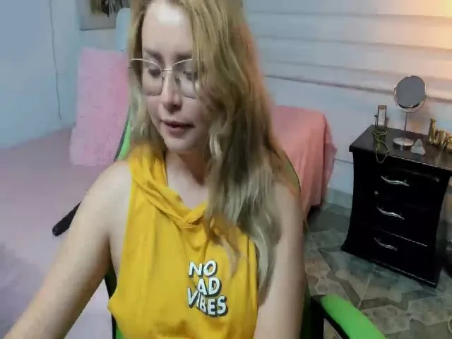 Live sex webcam photo for summerr_23 #274438737