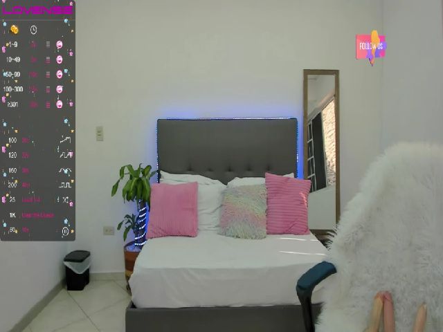 Live sex webcam photo for sweet_vaness2 #272853070