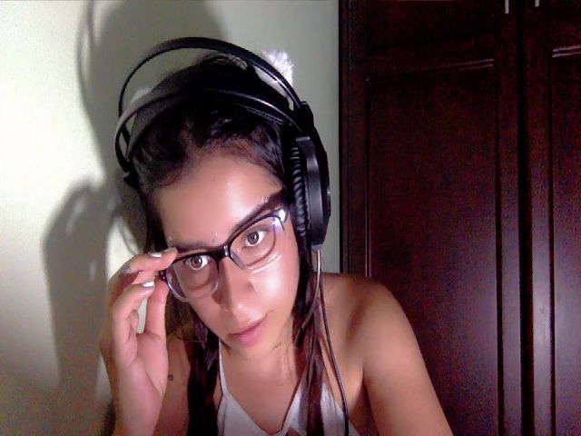 Live sex webcam photo for tinquerbell69 #271812789