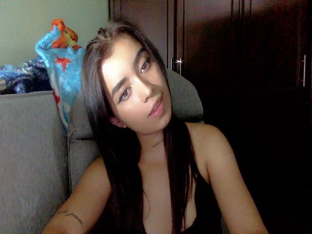 Live sex webcam photo for tinquerbell69 #271975032