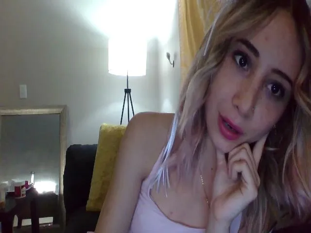 Live sex webcam photo for tinyblondie98 #272155072