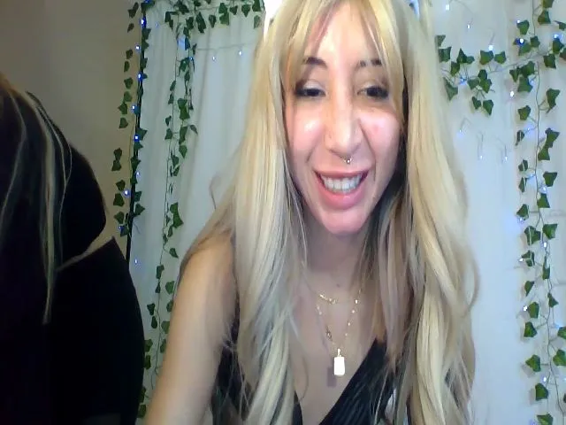 Live sex webcam photo for tinyblondie98 #272199932