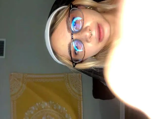 Live sex webcam photo for tinyblondie98 #272285321