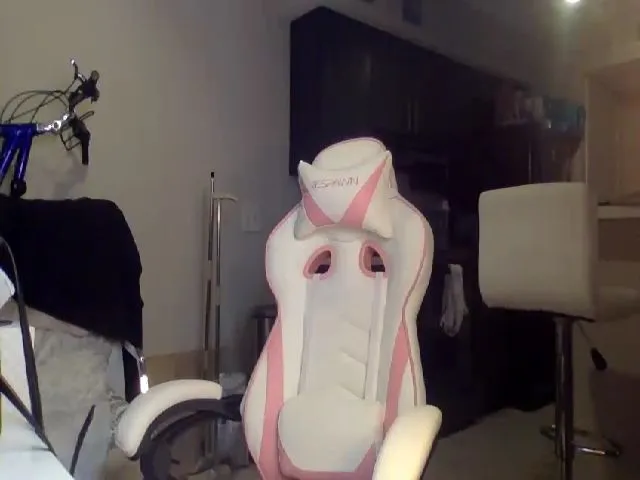 Live sex webcam photo for tinyblondie98 #272310699