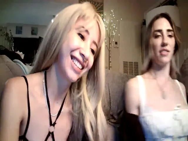 Live sex webcam photo for tinyblondie98 #272321749