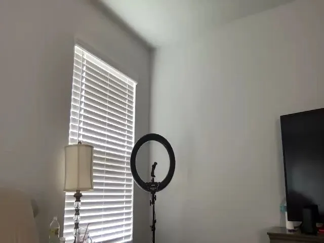 Live sex webcam photo for torireigns1 #273971416