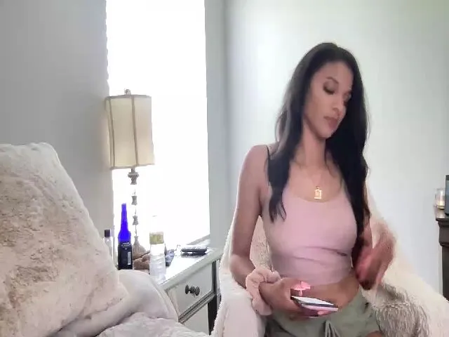 Live sex webcam photo for torireigns1 #274377328