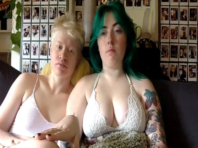 Live sex webcam photo for tumblrslut #272335393