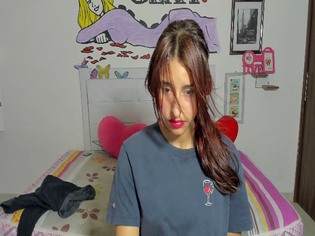 Live sex webcam photo for violeta09 #272579499