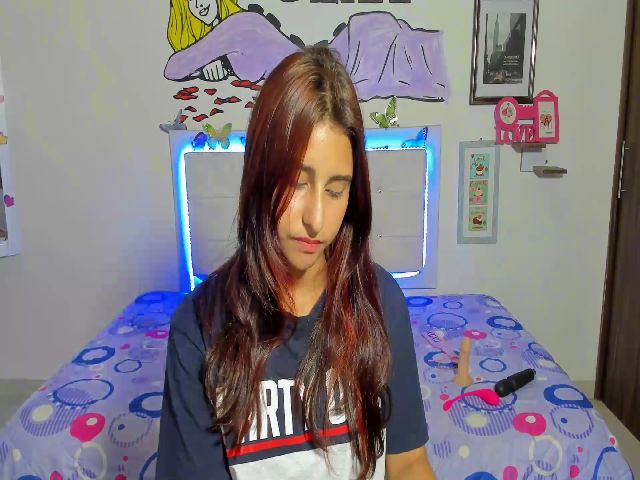 Live sex webcam photo for violeta09 #272592158