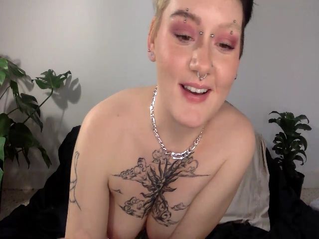 Live sex webcam photo for vixxxen999 #272746544