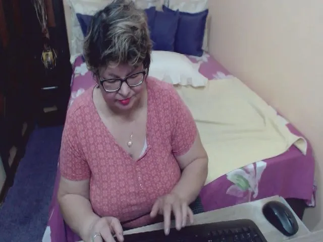Live sex webcam photo for xSweetKarina #272513440