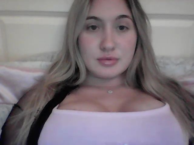 Live sex webcam photo for xoLittleKitty #272257951