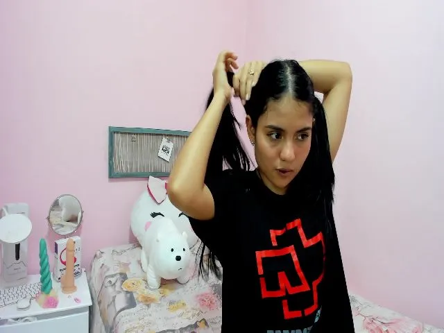 Live sex webcam photo for xoxo_danna #273338735