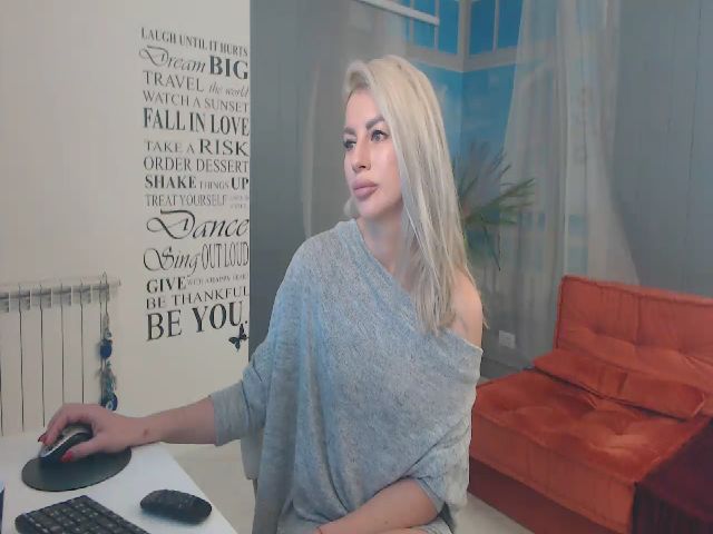 Live sex webcam photo for xxBellaHotxxx #272106103