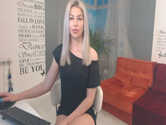 Live sex webcam photo for xxBellaHotxxx #272561012