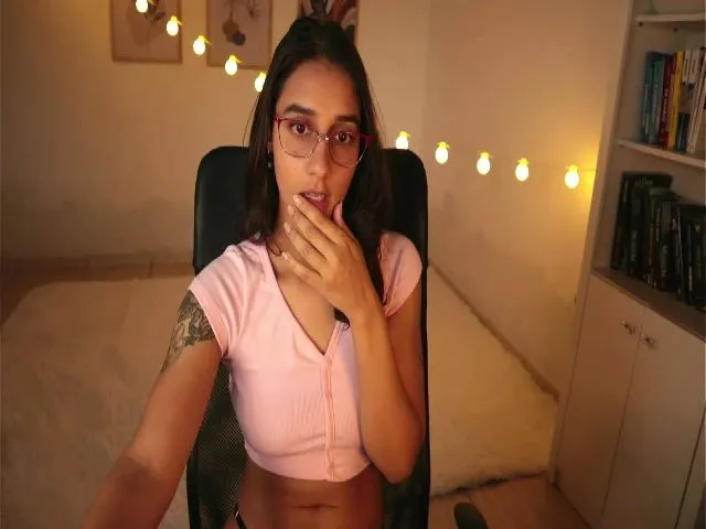 Live sex webcam photo for Yourboo_ #272527869