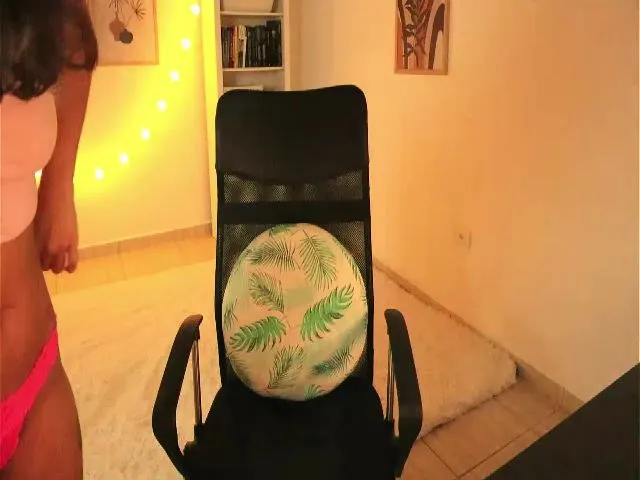 Live sex webcam photo for Yourboo_ #273839859