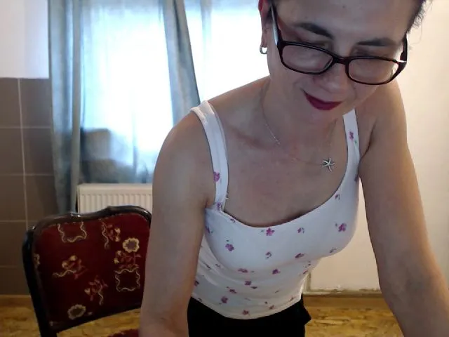 Live sex webcam photo for yustine #272940144
