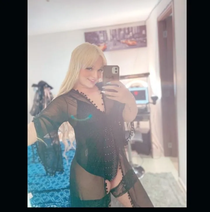 Live sex webcam photo for CameronDiiaz #7344979