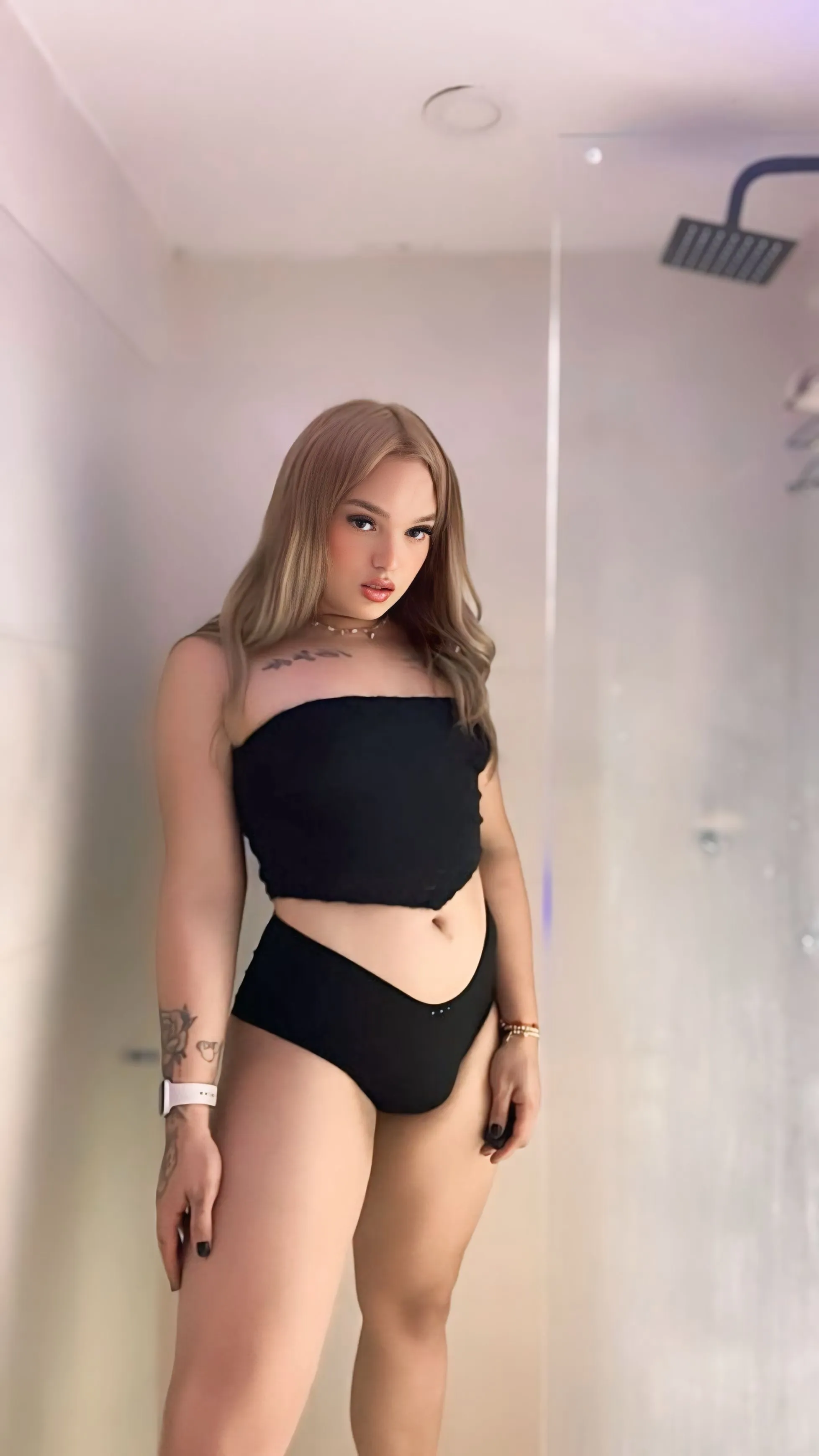 Live sex webcam photo for CameronDiiaz #8320556