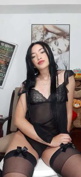 Live sex webcam photo for emily_pussyhot #6088541