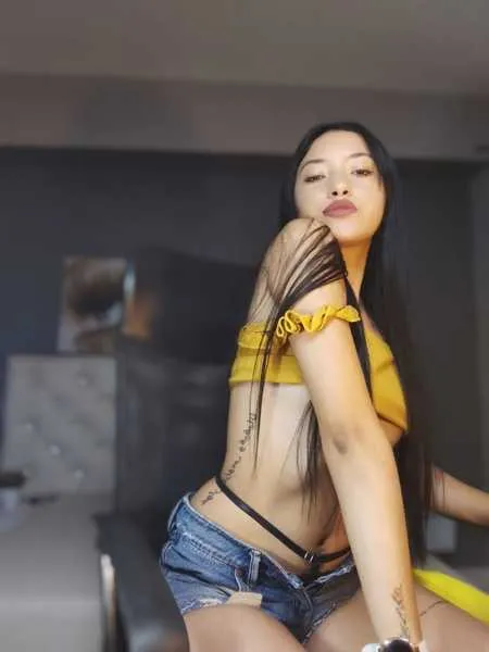 Live sex webcam photo for emily_pussyhot #6088568