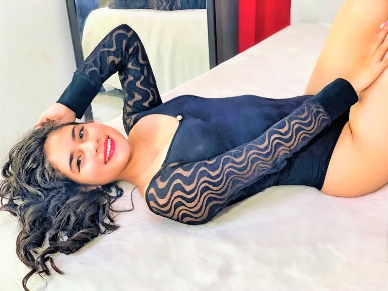 Live sex webcam photo for MileySweet18 #2112947