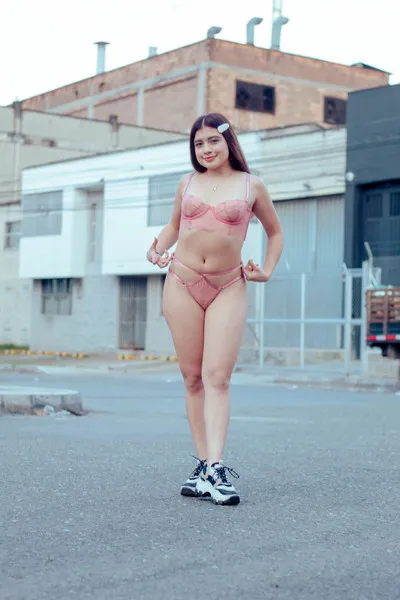 Live sex webcam photo for EllaSimpsons #3205619