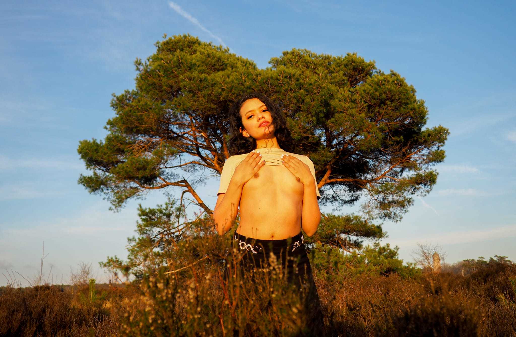 Live sex webcam photo for EmiliaJons #7918017