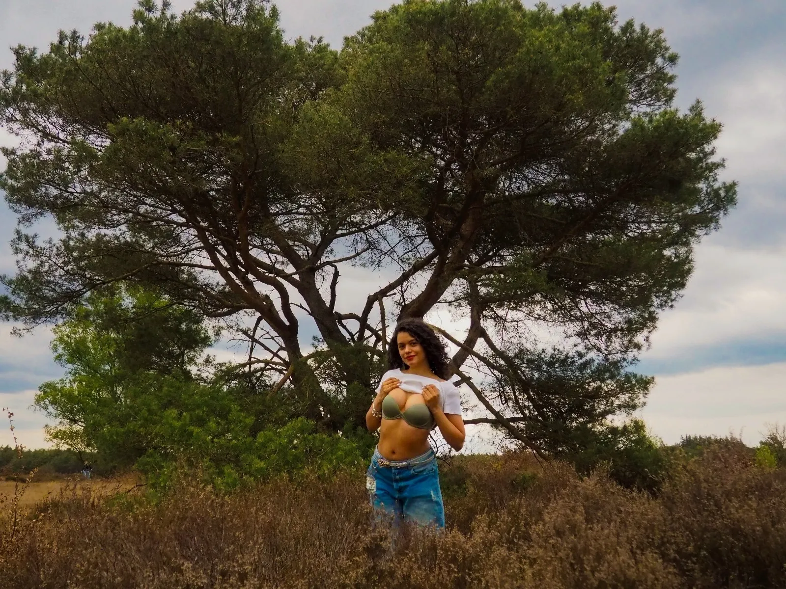 Live sex webcam photo for EmiliaJons #7918058