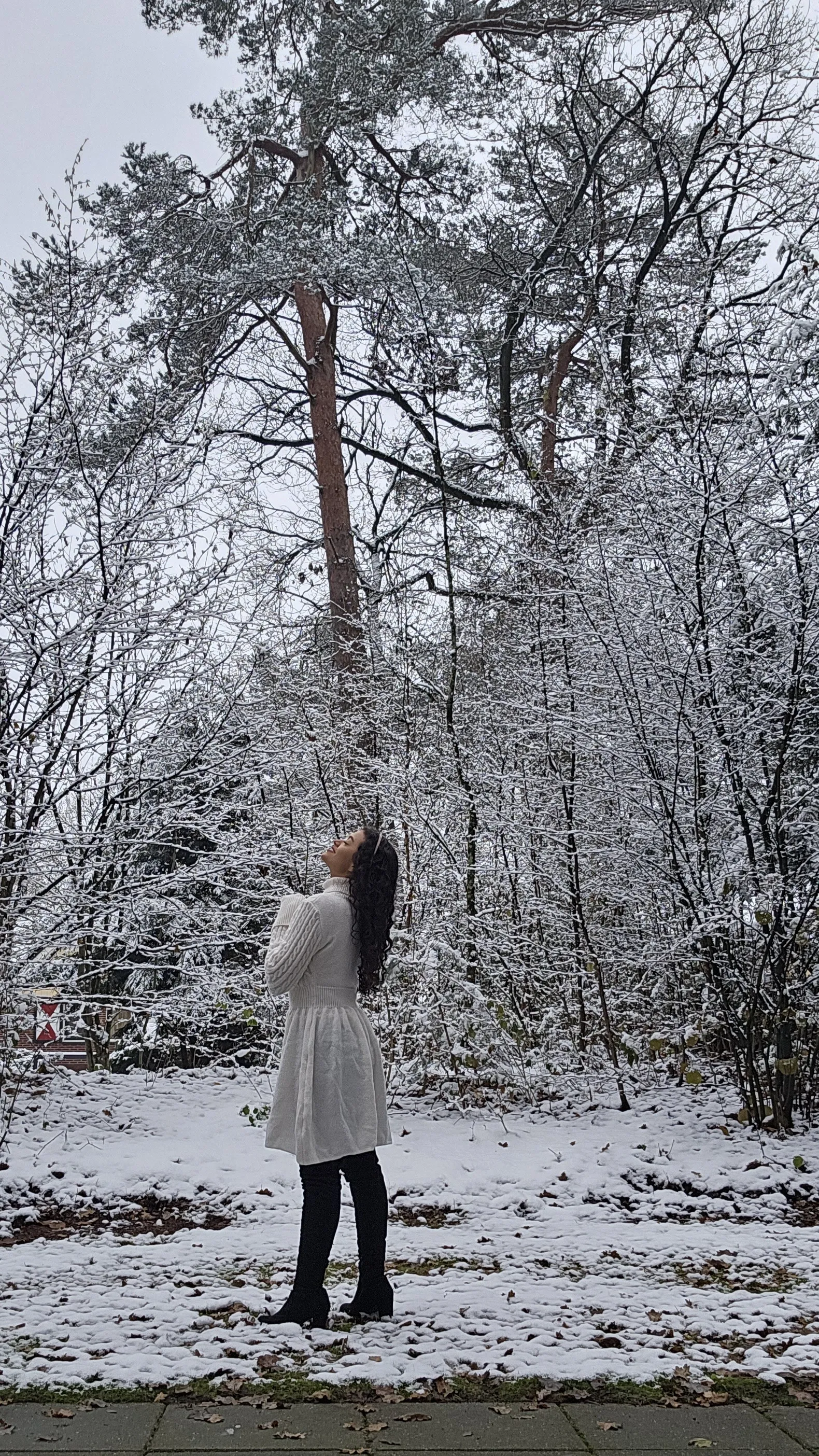 Live sex webcam photo for EmiliaJons #7918050