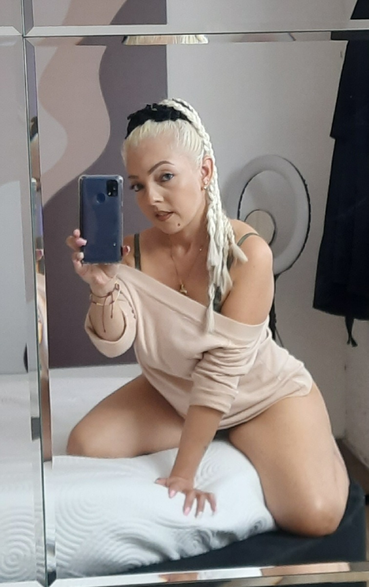 Live sex webcam photo for MadisonBecker #7140413