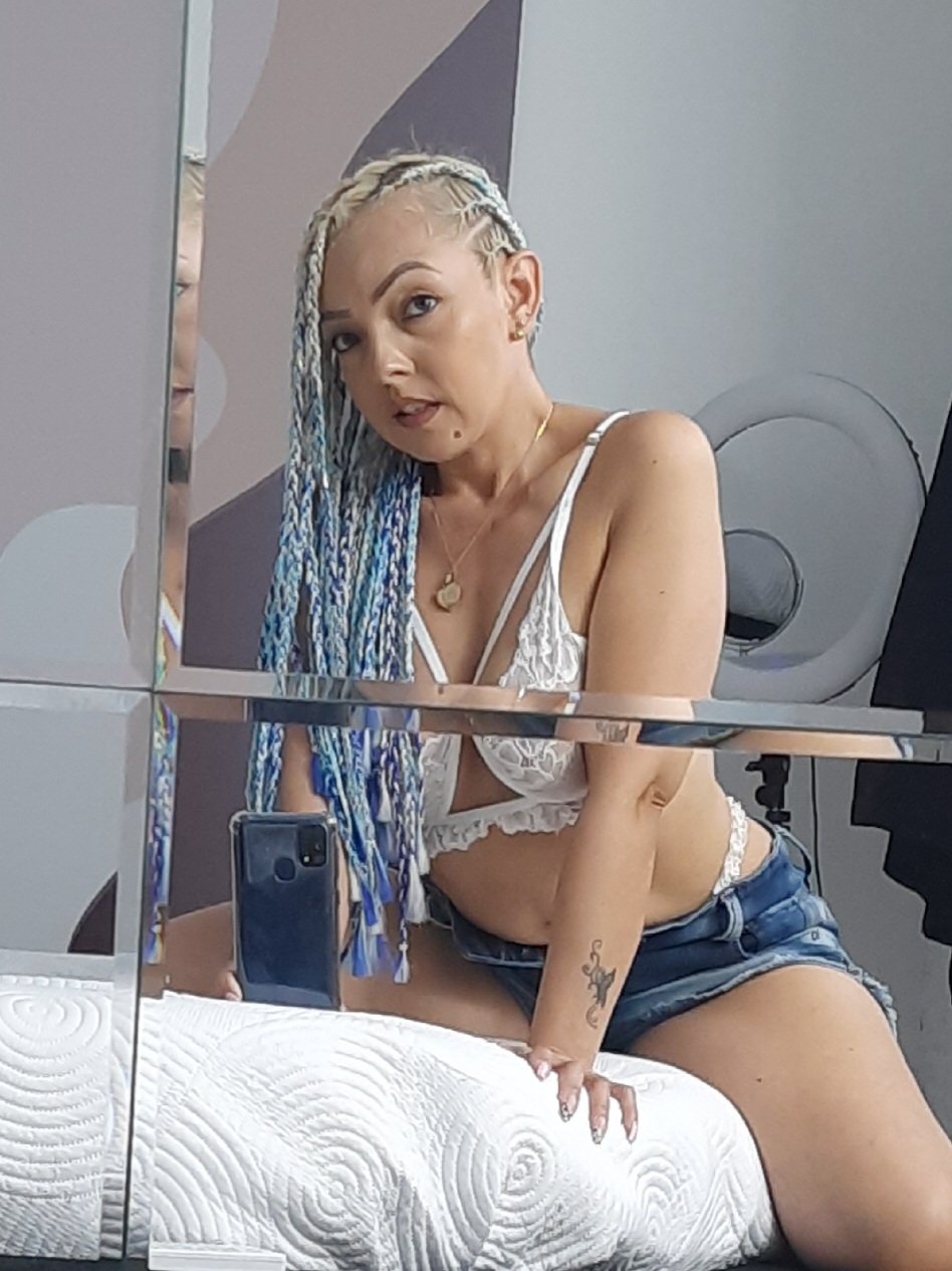 Live sex webcam photo for MadisonBecker #7140390