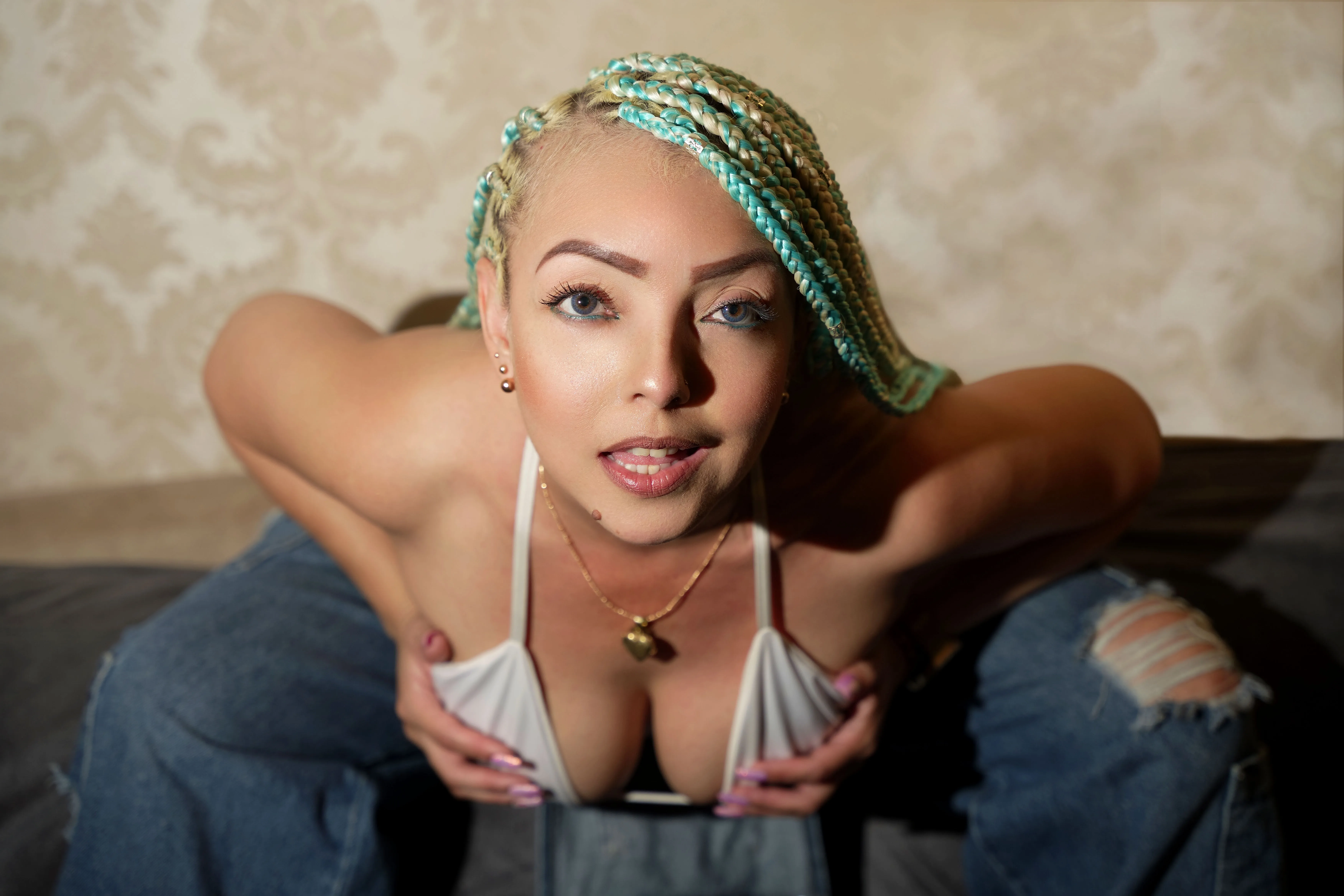 Live sex webcam photo for MadisonBecker #8374099