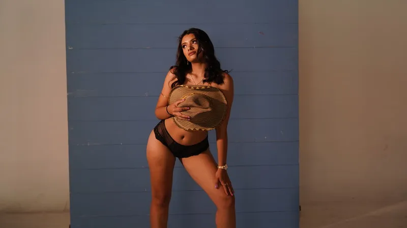 Live sex webcam photo for SeleneStewart #2484580