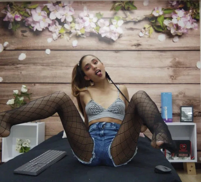 Live sex webcam photo for SophiaMars #2666486