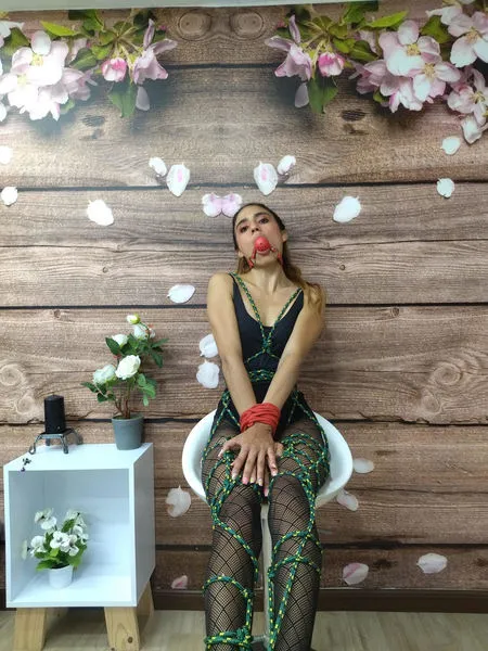 Live sex webcam photo for SophiaMars #2476211