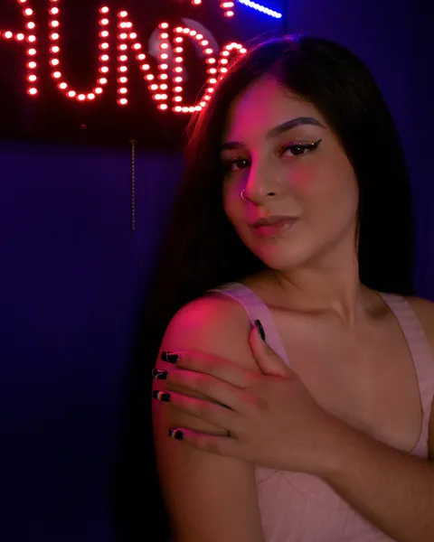 Live sex webcam photo for RoxyEvanss #3041665