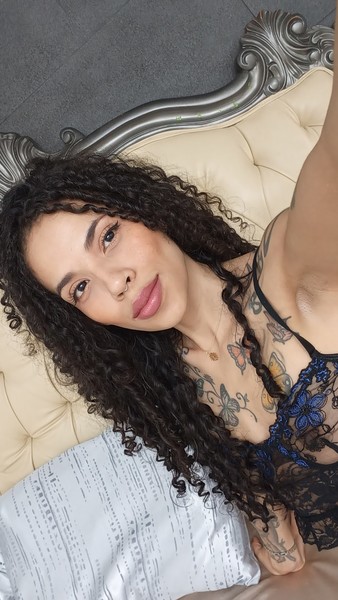 Live sex webcam photo for MollieBeckham #2890746