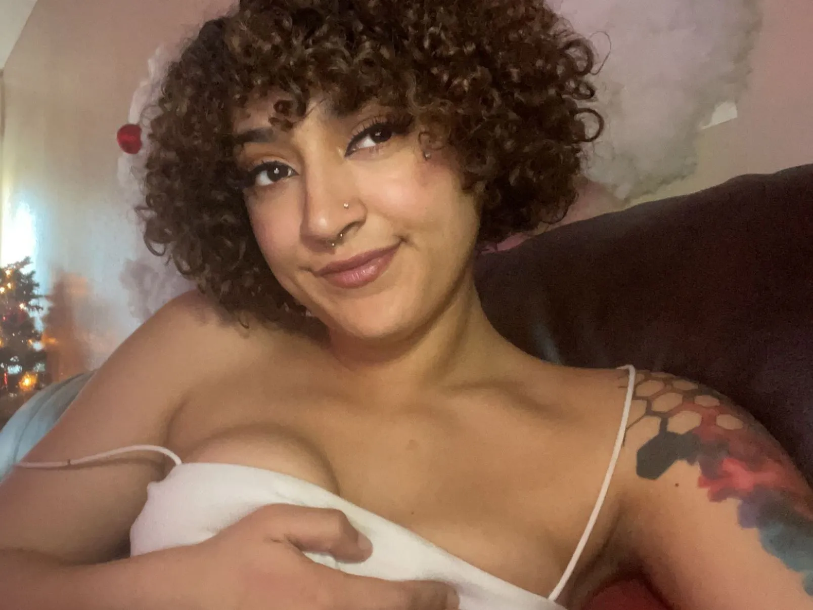 Live sex webcam photo for MollyPocket #3905441