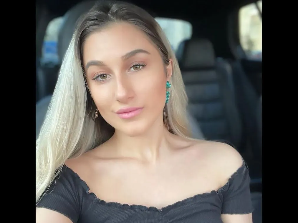 Live sex webcam photo for Lizzy_Annie #3276834